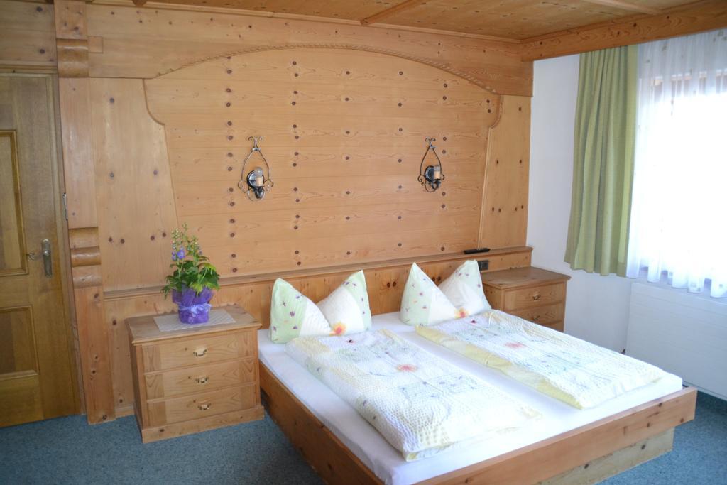 Gaestehaus Christoph Ried im Zillertal Exterior photo